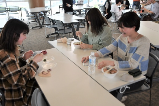 久しぶりの学食