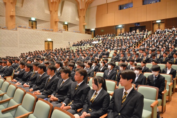 体育会入会式を４年ぶりに開催、客員教授・義家弘介氏が講演