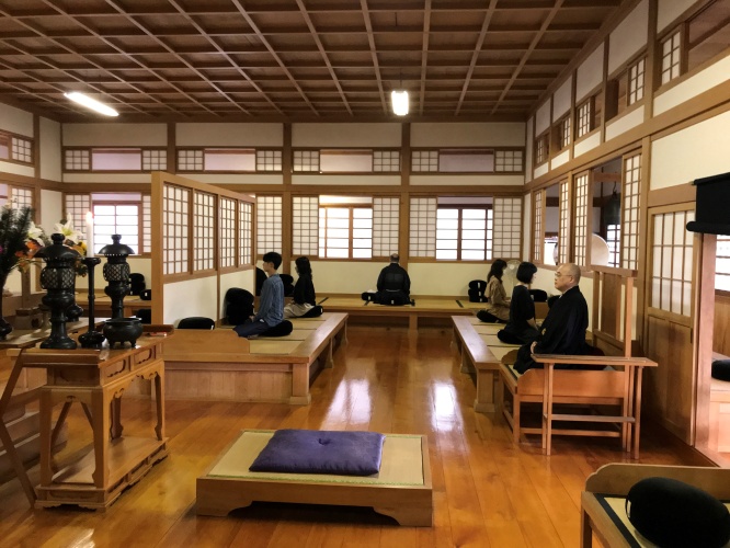 仏教専修科主催　体験坐禅会が行われました