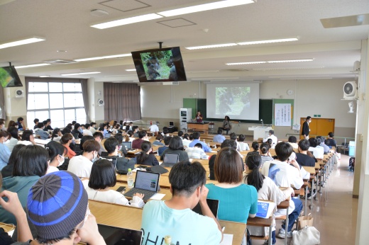 スライドを用いての講演