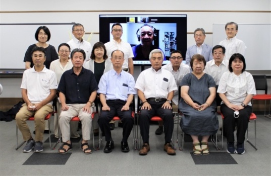 福島県会津地区同窓会の集合写真