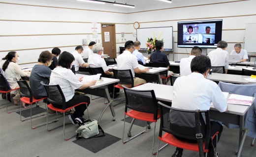 対面とオンラインのハイブリッド方式で開催