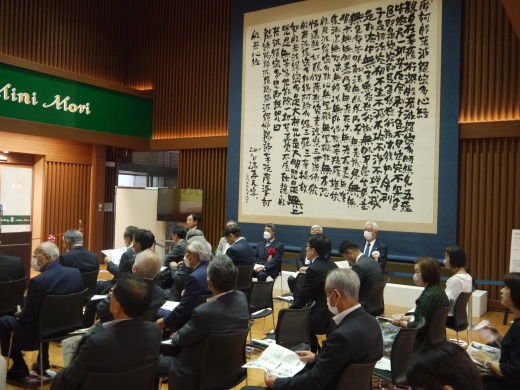 開場式の様子と「般若心経写経」軸
