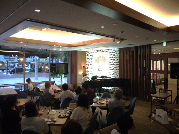 TFU cafeteria Oliveで『祈りのうた』Tea Time Cafeを開催しました