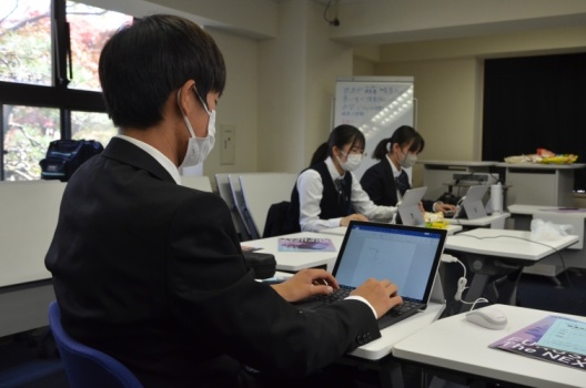 企画を考える生徒たち