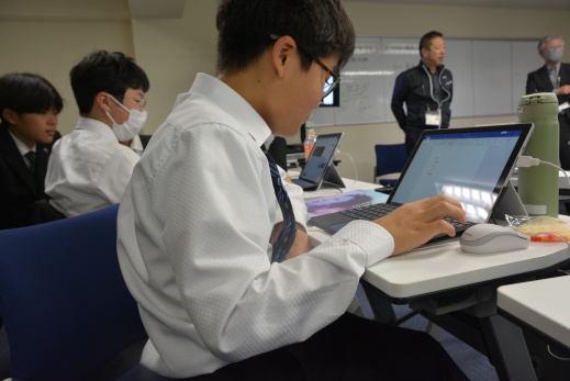 企画書を作成中