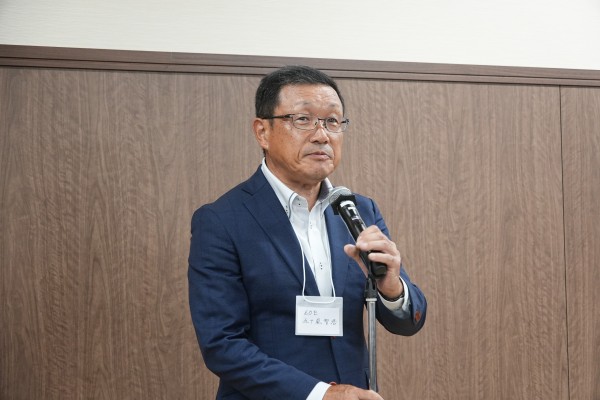 交流会で挨拶をする五十嵐副会長