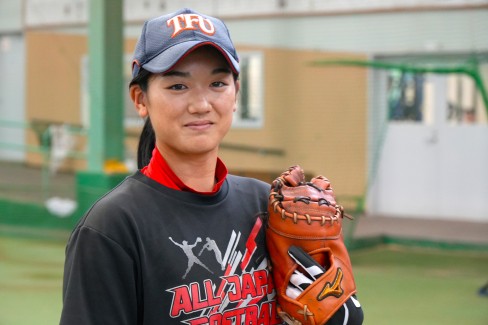 女子ソフトボール部     小林明音さん     大学日本代表に選出