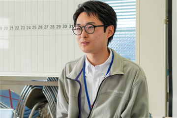 話す鎌田さん