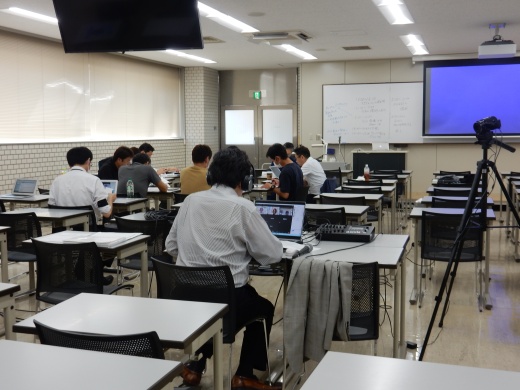 グループワークの様子　大島巌先生はZoomで参加（手前）