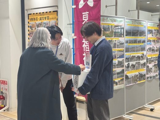 エスパル仙台の展示ブースで募金活動の様子