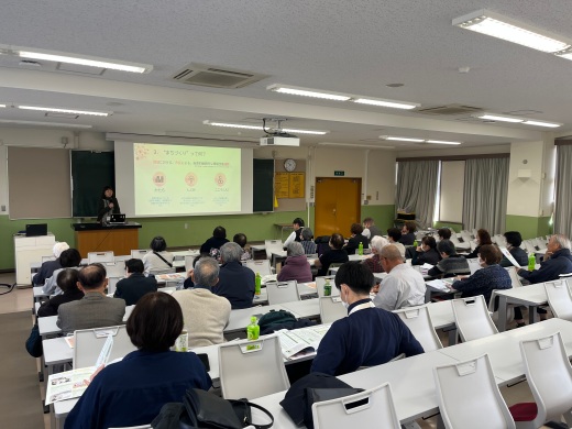 石塚裕子教授による講演の様子