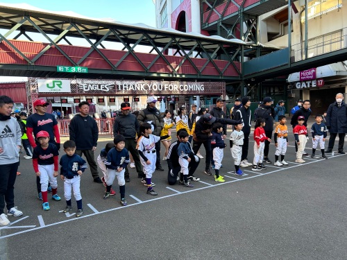 スタート位置に立つ選手達（低学年の部）