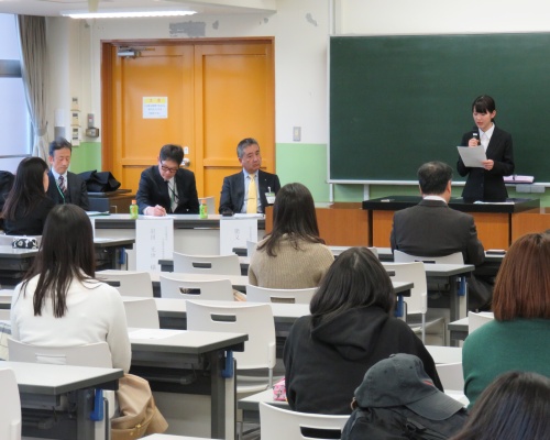活動報告会の様子