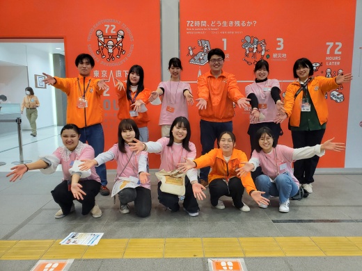 ブース運営を学生同士が協力し合って行いました。