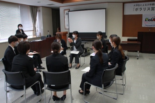 警察官と本学によるグループワーク