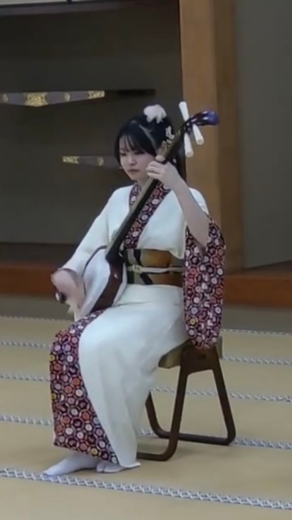 津軽三味線を演奏する福士さん（本人提供）
