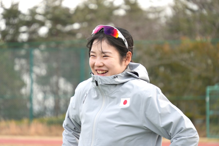 練習中にリラックスする村山さん