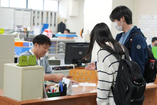 学生支援課