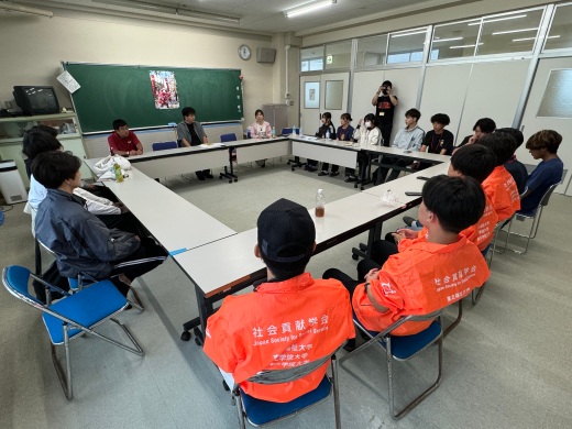 七尾市中島地区豊川分館　井田館長の震災当時の話を聞き、TKK3大学での支援方法を検討しました。（七尾市中島地区豊川分館）