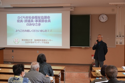 開会挨拶を行う福冨哲也名誉教授
