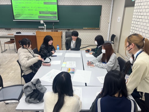 仙台駅東口キャンパスでの企画会議の様子