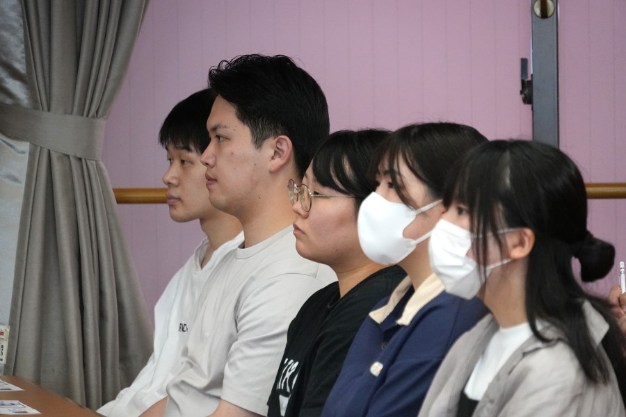 協定の締結式を見学に来た在学生