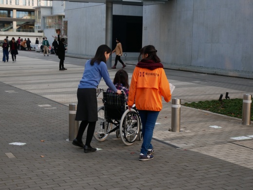 車椅子避難訓練の様子