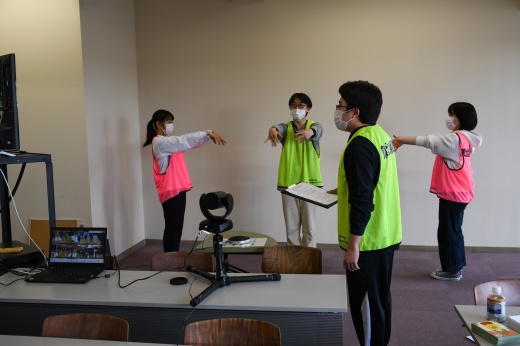 さんあい体操を実践する学生