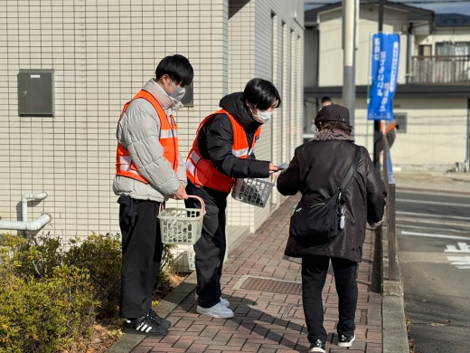 銀行前で特殊詐欺への注意喚起の声掛けを行いました。
